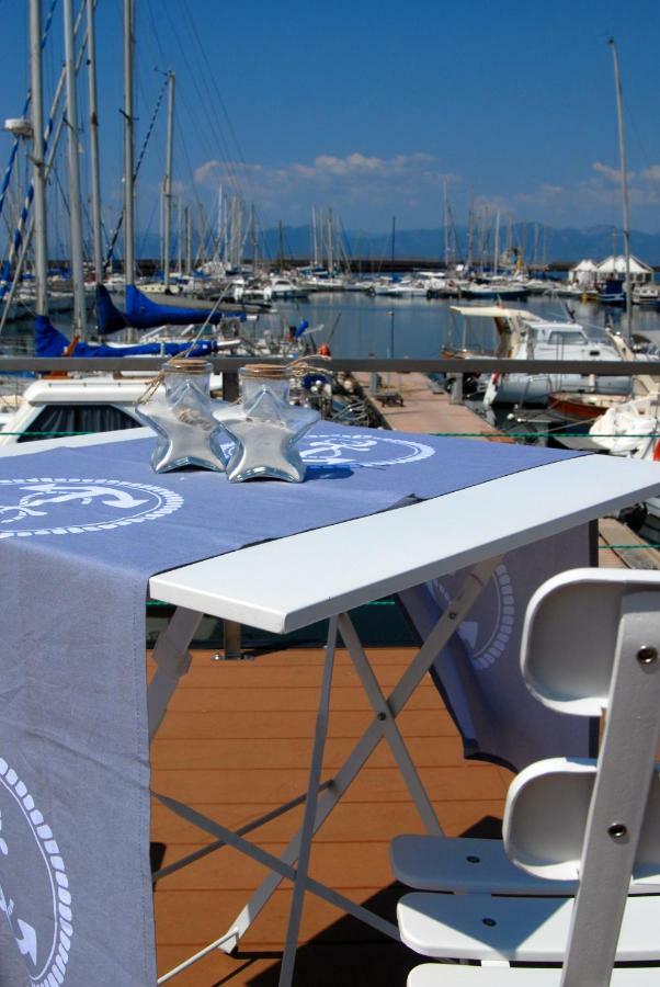 House Boat Luxury Cagliari Ξενοδοχείο Εξωτερικό φωτογραφία